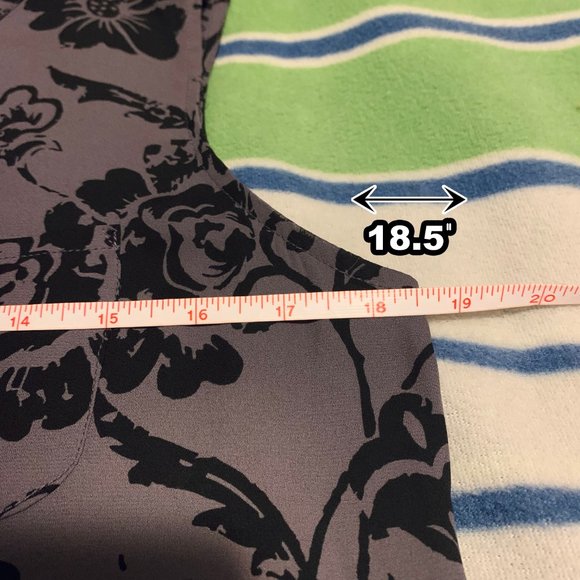 Lengthy Chiffon V-Neck Blouse - Picture 7 of 8